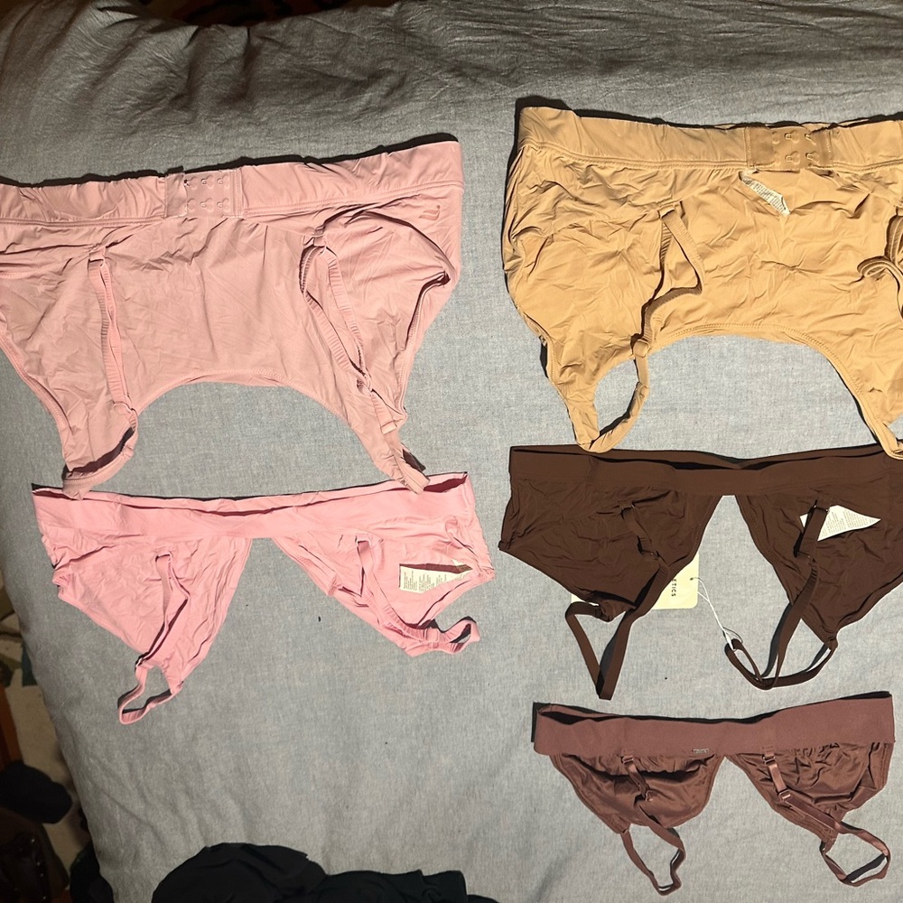 VS & Fabletics Bralettes - Picture 2 of 9